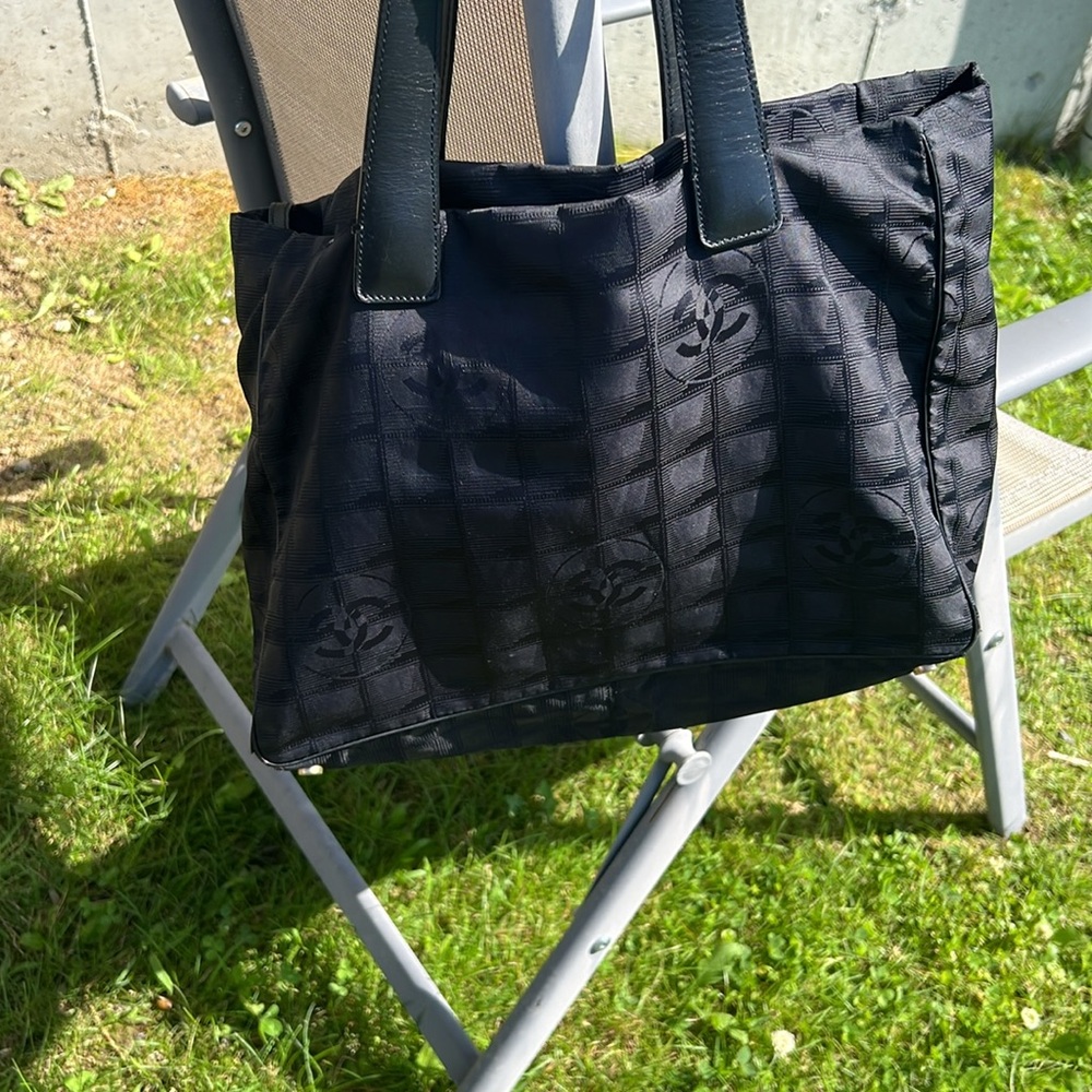 Chanel travel line tote MM Bag - Picture 3 of 14